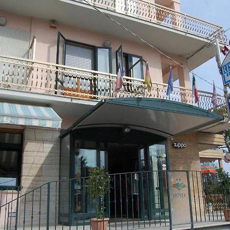 Hotel Rivamare Massignano Exteriér fotografie